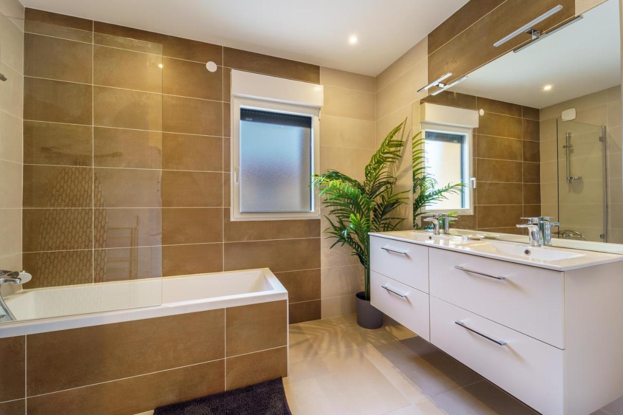 Holiday home Maison Calme Avec Terrasse Garage Centre-ville B